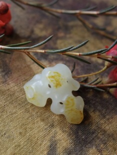 【谢钰儿】新疆和田玉籽料洒金皮白玉太湖石吊坠