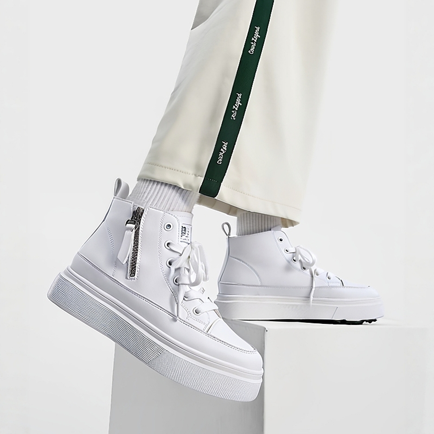 人本白色高帮鞋休闲百搭厚底板鞋