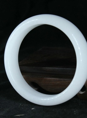 新疆和田玉玉镯女款玉镯子送礼