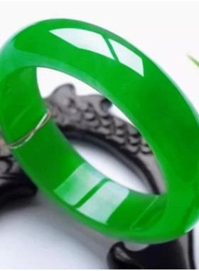 冰透正品满绿帝王绿石英岩玉手镯