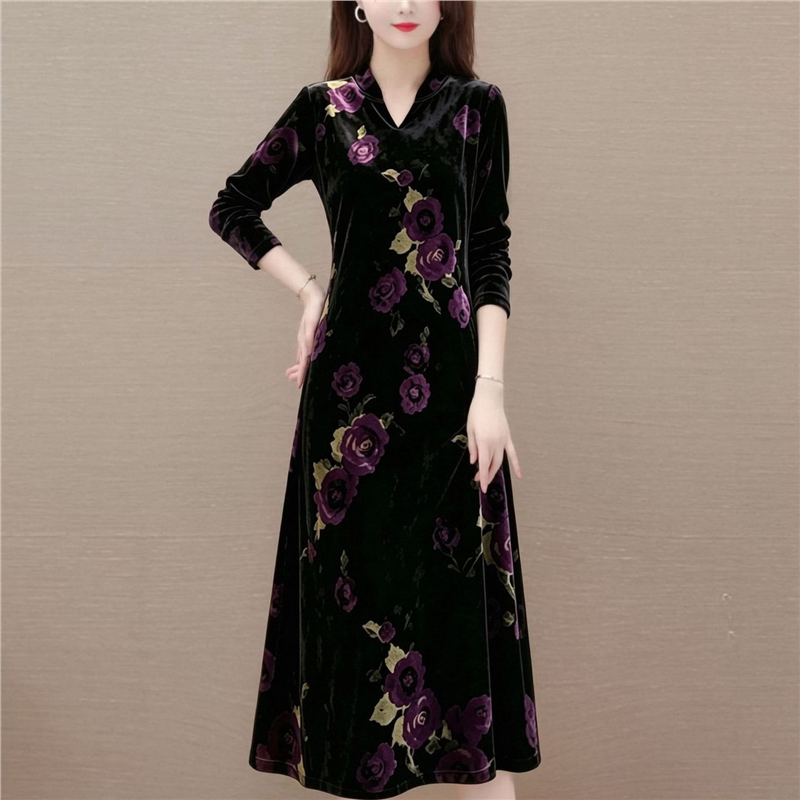 轻奢金丝绒连衣裙今年流行紫色玫瑰印花丝绒裙明媚妈妈装精致裙子图片