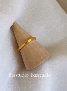 Basstudio轻奢精致金色窄版鱼鳞细款时尚休闲百搭钛钢戒指不掉色