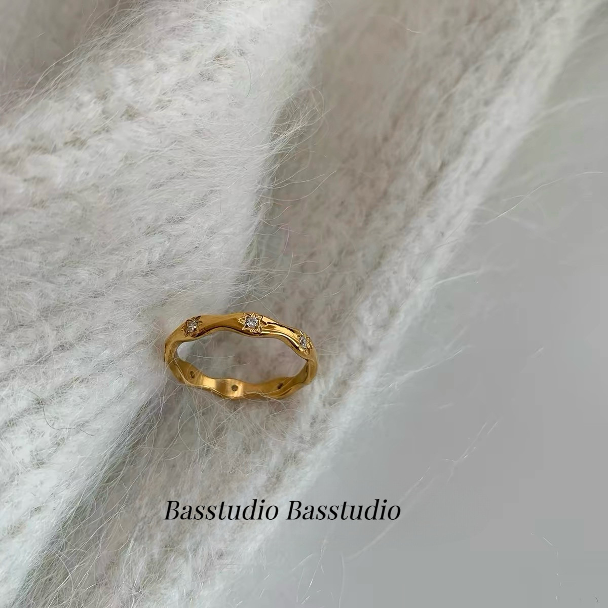 Basstudio不掉色轻奢精致八芒星波浪设计钛钢金色时尚气质戒指女图片