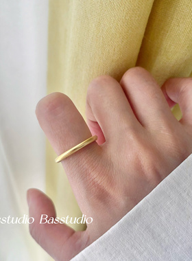 Basstudio 简约不掉色可碰水钛钢古法素圈戒通勤百搭叠戴情侣戒指