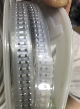 NFE61PT472C1H9L NFM61R30T472T1M00 EMI静噪滤波器 4.7NF 50V 2A