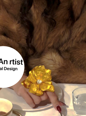 金属立体褶皱花朵水钻戒指