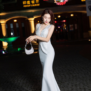 宴会白色晚礼服裙女性感露背新款优雅鱼尾气质年会修身主持人长款