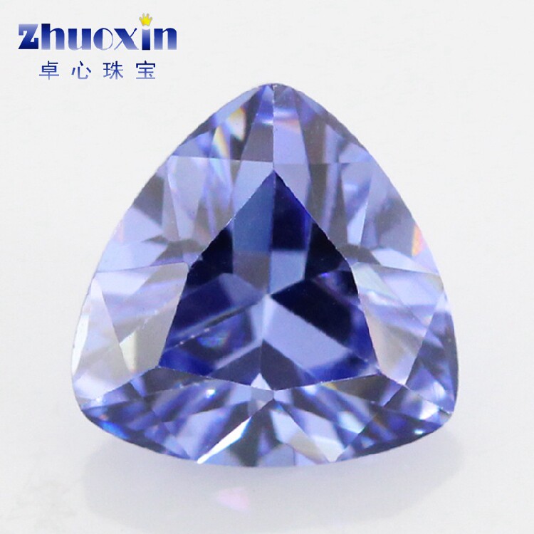 肥三角形浅坦桑蓝色锆石裸石 浅坦桑兰胖三角合成蓝宝石戒面主石