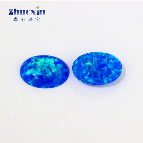 Полупрозрачный синий опал зеленый пасхальный яичный яичный яйцо.