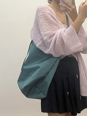 随性松弛单肩尼龙水桶大包包