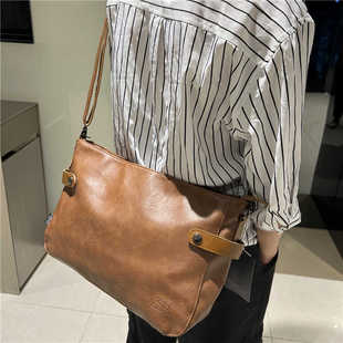 轻奢男士斜挎包大容量软皮背包休闲商务上班通勤包潮男复古单肩包