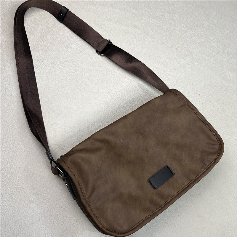 单肩斜挎包PU日韩休闲跨包男包