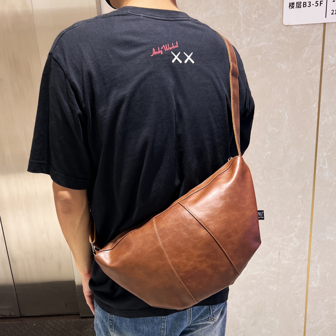 男士单肩包日韩软皮质感斜挎包