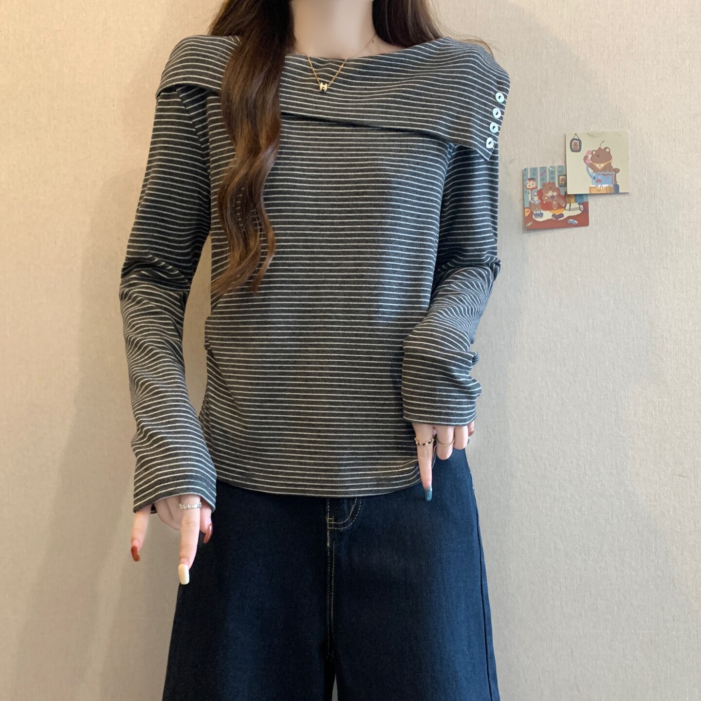 条纹长袖T恤打底衫女春秋2025新款秋冬显瘦设计感一字领短款上衣