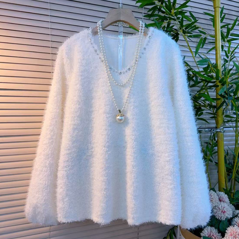 大码女装秋冬新款时尚毛绒大衫韩版重工钉珠V领洋气保暖百搭衫潮