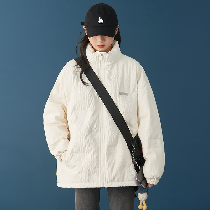 宽松短款立领压印羽绒服