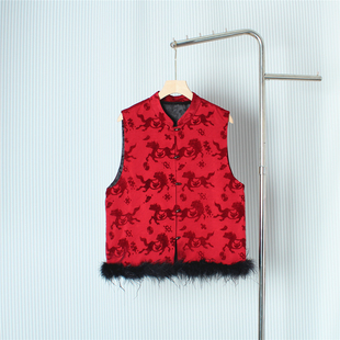 红色新中式国风古韵宴会马甲2025秋冬新款高端提花鸵鸟毛马夹上衣
