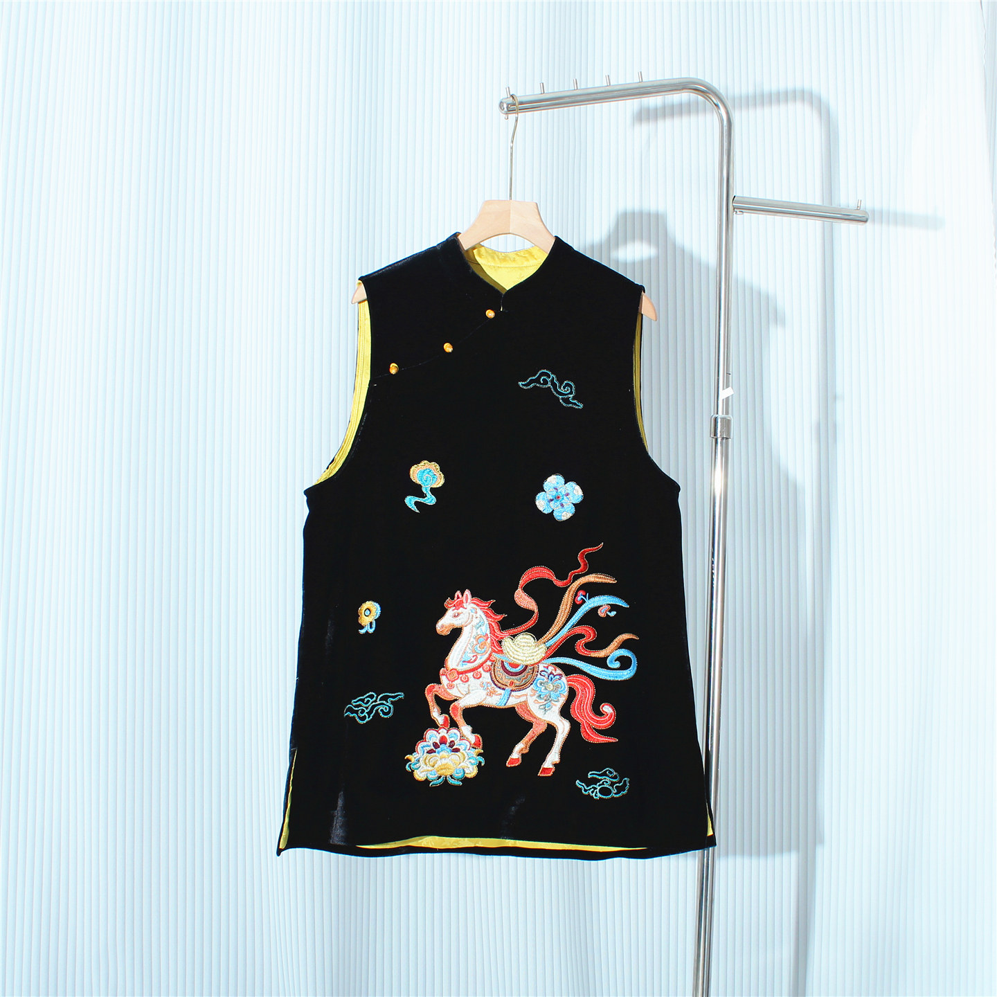 2026早春国风刺绣天马踏花丝绒马甲衬衫女洋气宽松显瘦上衣马夹裙