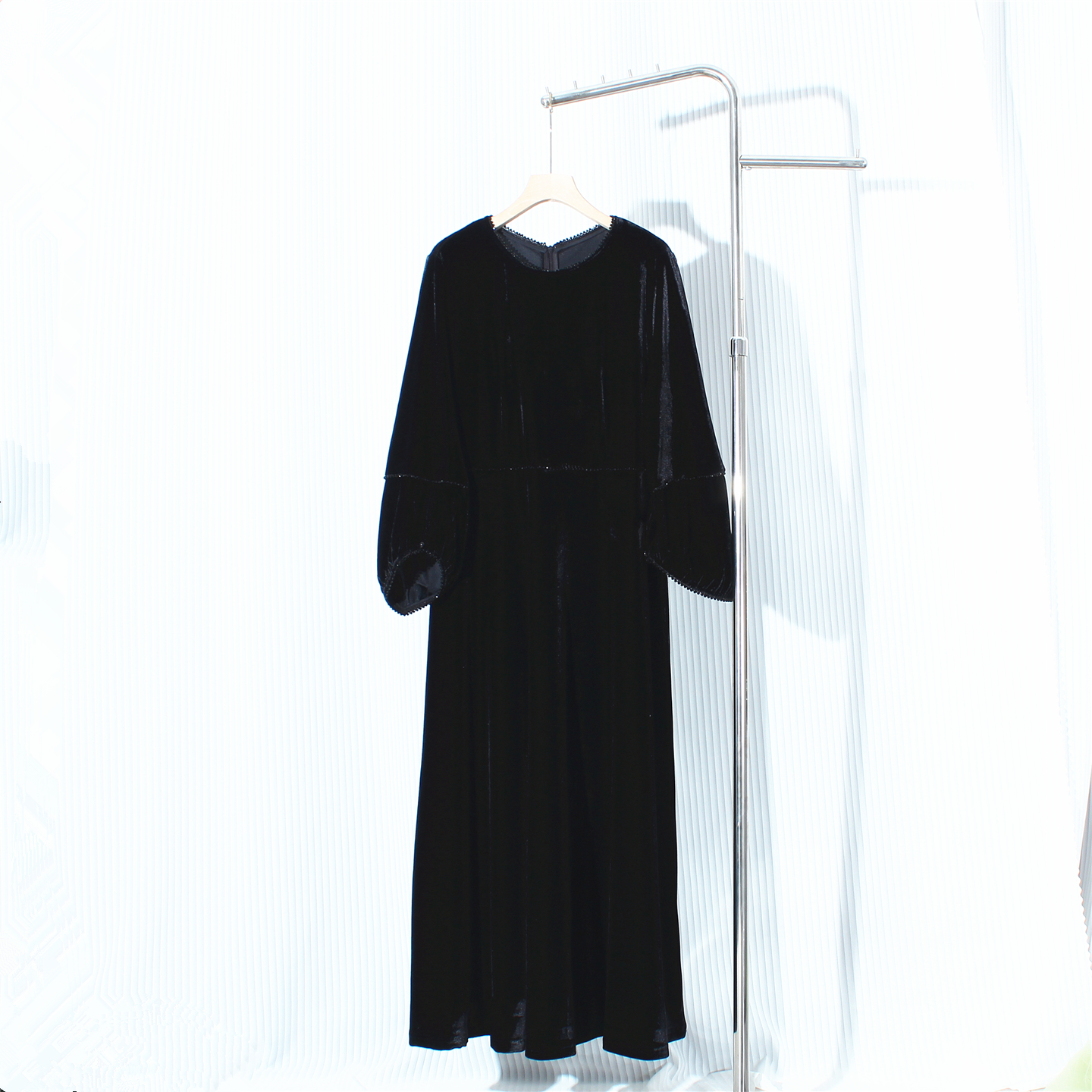 女装秋冬丝绒连衣裙秋季新款长袖OL气质法式高级感宽松轻奢连身裙