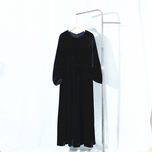 女装秋冬丝绒连衣裙秋季新款长袖OL气质法式高级感宽松轻奢连身裙