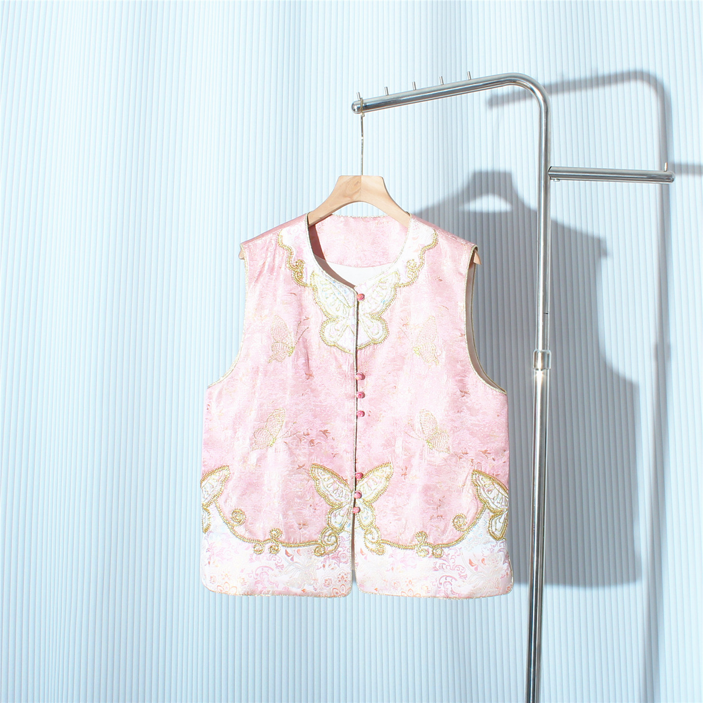 栩栩如生~串珠金线刺绣蝴蝶国风新中式马甲 复古暗纹提花重工马夹,女装/女士精品,马夹,淘宝优惠券,粉丝福利购,淘宝优惠卷