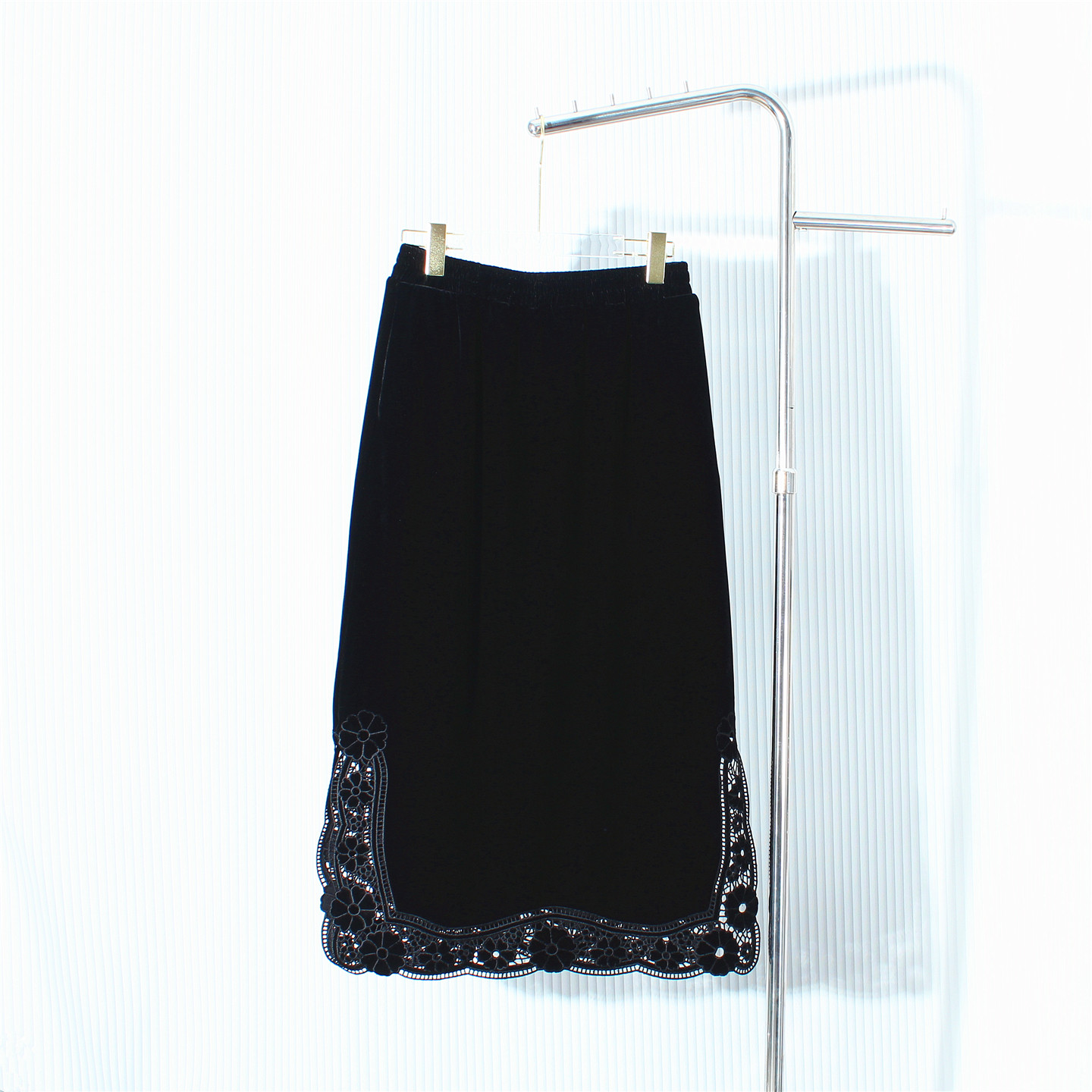 设计感黑色丝绒半身裙女2025秋冬流行新款高腰宽松洋气时髦中长裙