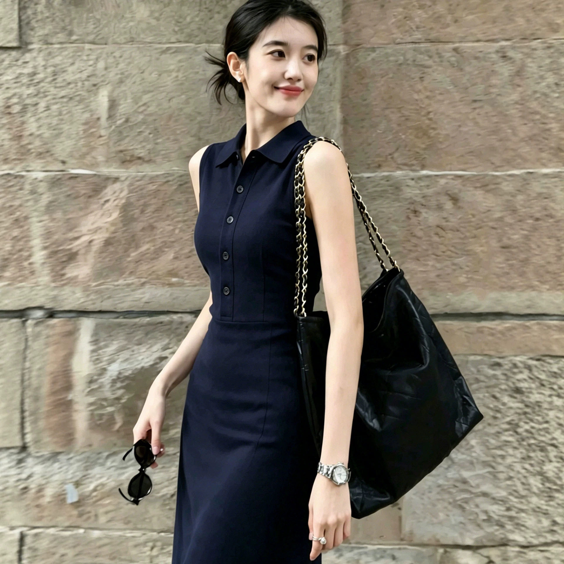 法式赫本风高级感藏青色连衣裙女2026新款收腰气质通勤无袖裙子