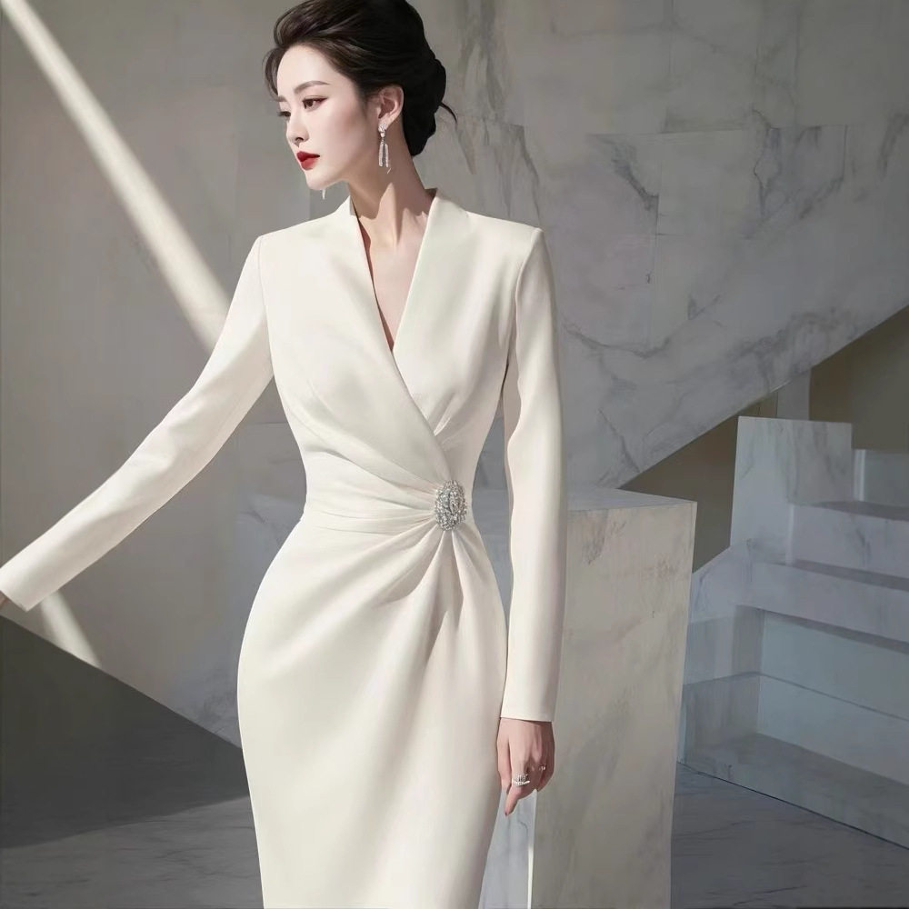 白色连衣裙女2026秋季法式气质名媛高端女神范高级感通勤显瘦裙子