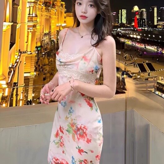 2026新款法式复古碎花连衣裙蕾丝拼接包臀鱼尾长裙子秋女装