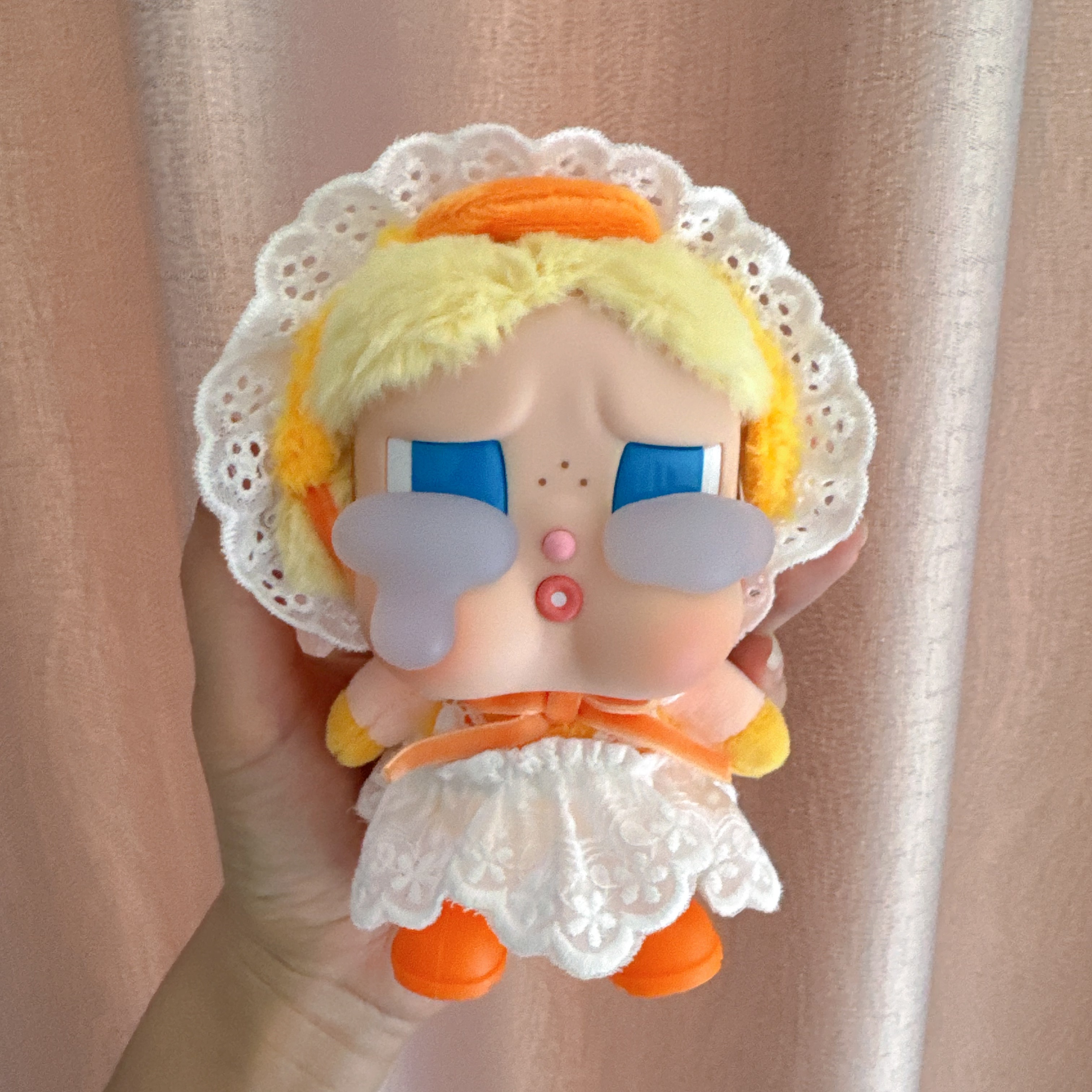 泡泡玛特眼泪工厂哭娃搪胶crybaby娃衣哭鸭哭娃蜜蜂兔子爱丽丝熊