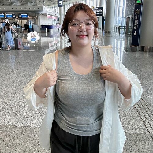 宽边设计纯色背心女简约风