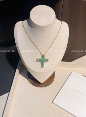 法式复古高级感十字架绿锆石珍珠项链轻奢精致百搭锁骨链小众颈链