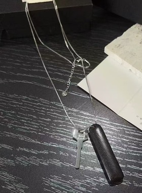 2025新款简约百搭钥匙木条吊坠项链休闲时尚冷淡风气质长款毛衣链