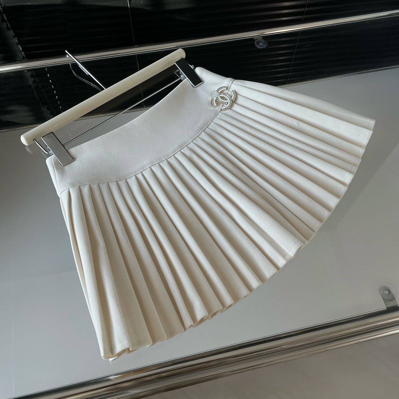 毛呢辣妹白色半身裙女高腰性感百褶裙新款防走光短裙显瘦a字裙子