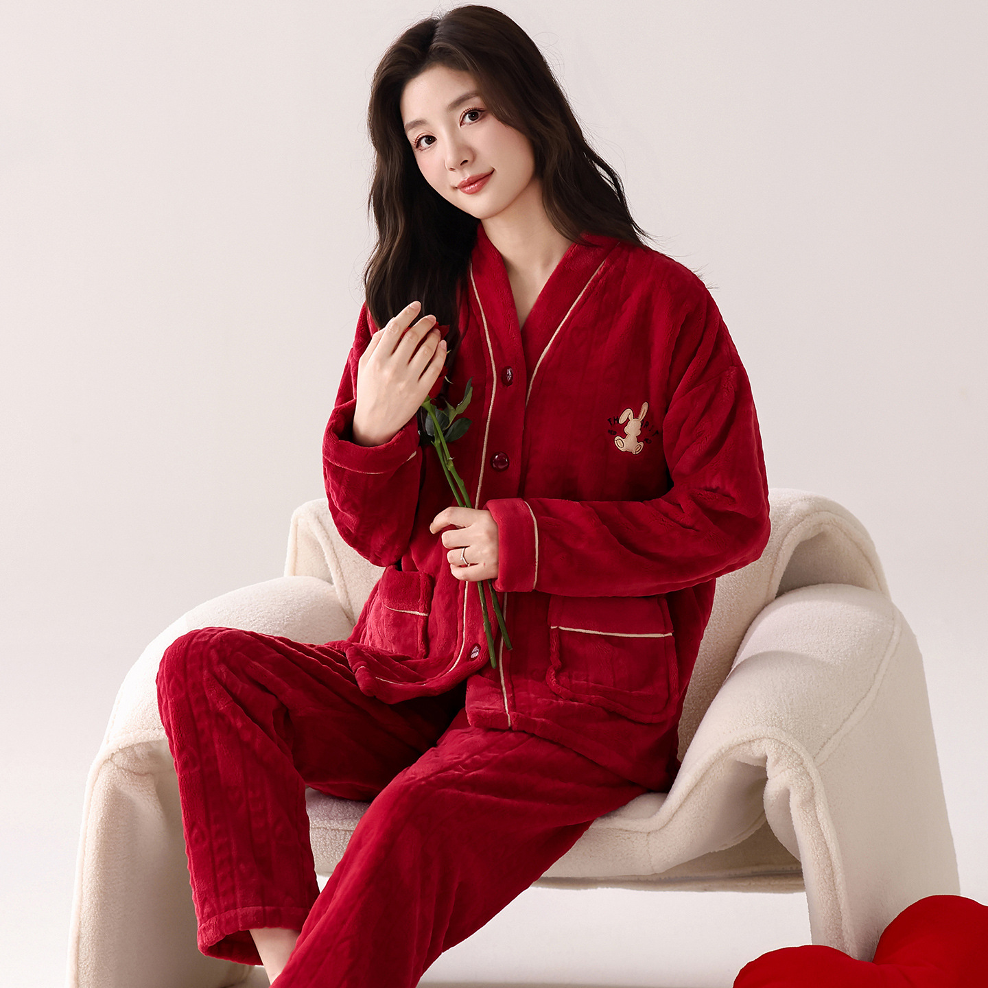 冬季新款法兰绒长袖女士睡衣秋冬款保暖加厚家居服舒适柔软套装女