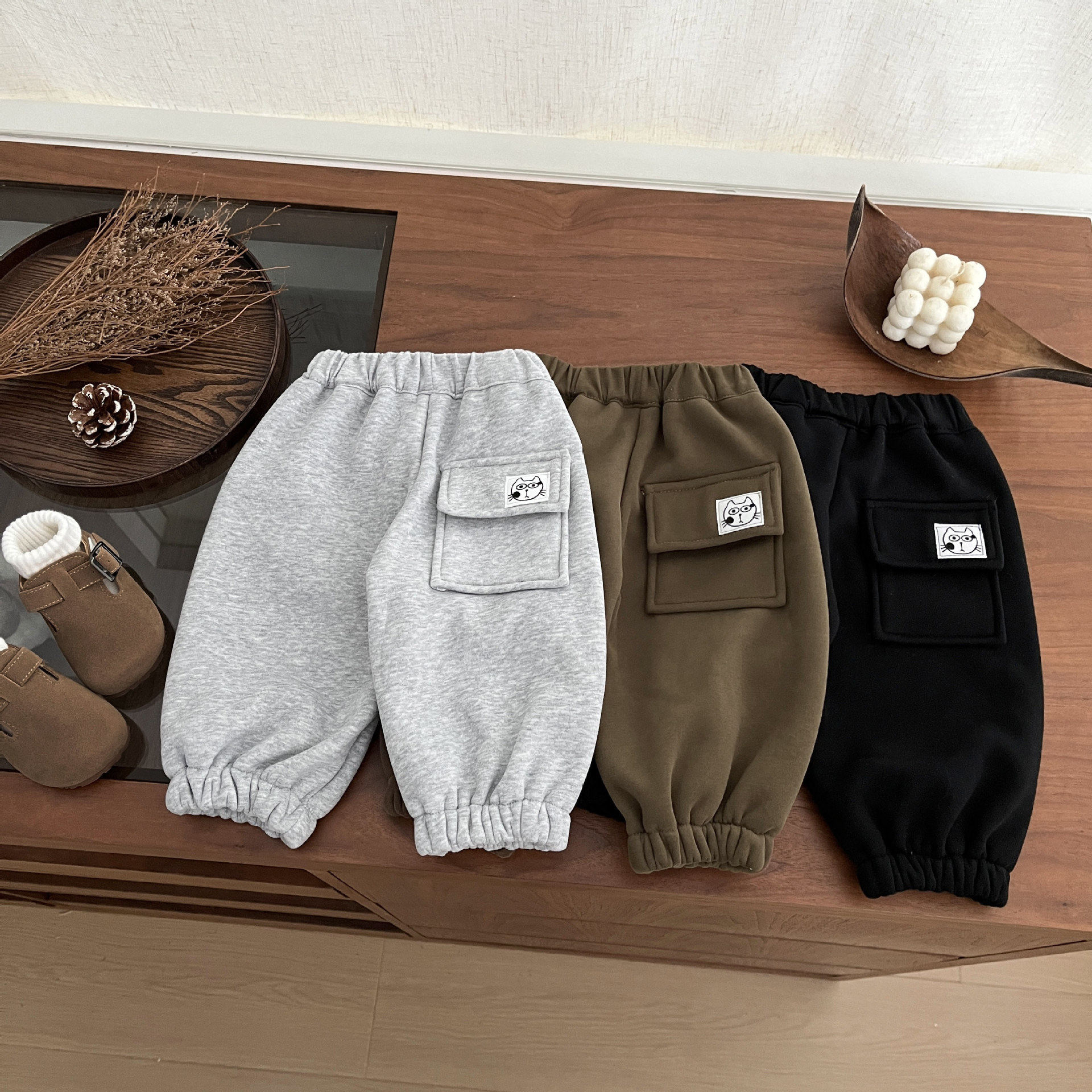儿童长裤2025冬季新品男童加绒卡通工装裤女宝宝加厚百搭束口卫裤