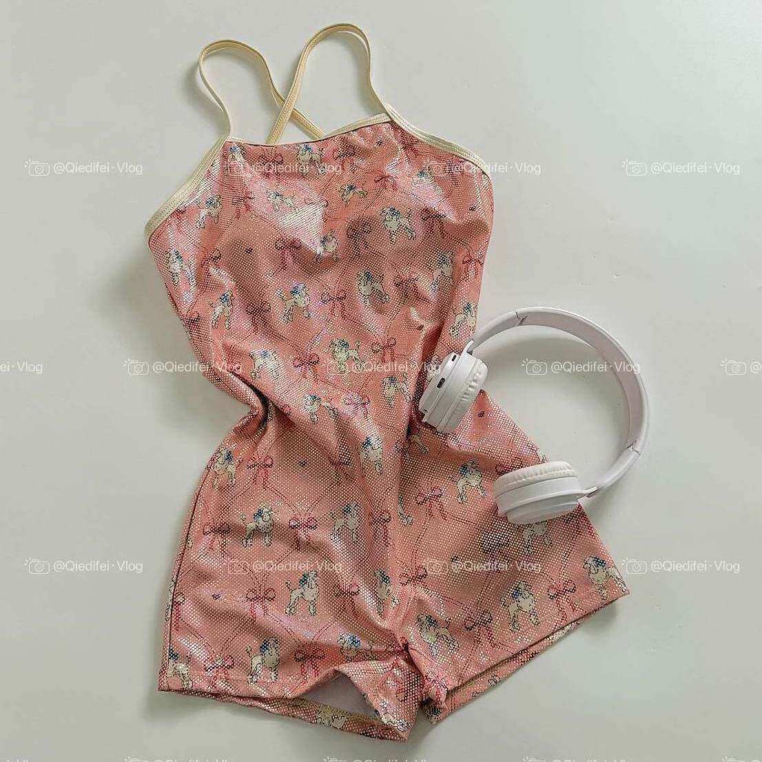专业竞速泳衣女连体平角显瘦遮肉大码训练游泳服2026新款可爱泳装图片