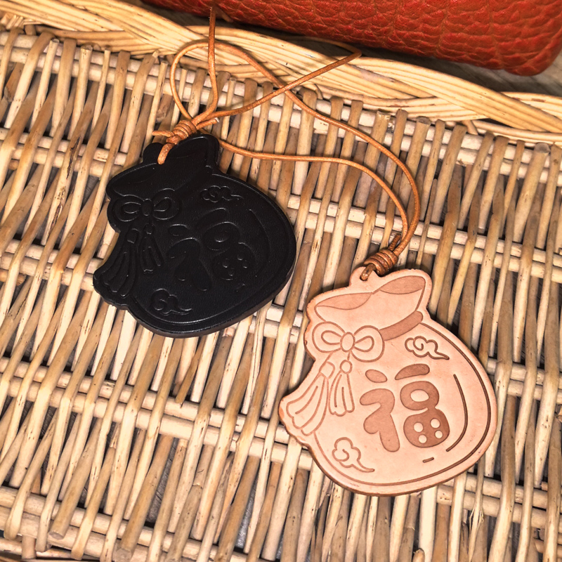 25新款头层牛皮挂件国潮双面福袋