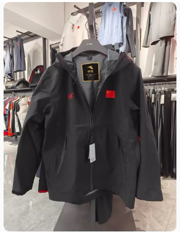 361度2024新款国家队运动风衣男士连帽国旗款冲锋衣B1150474女