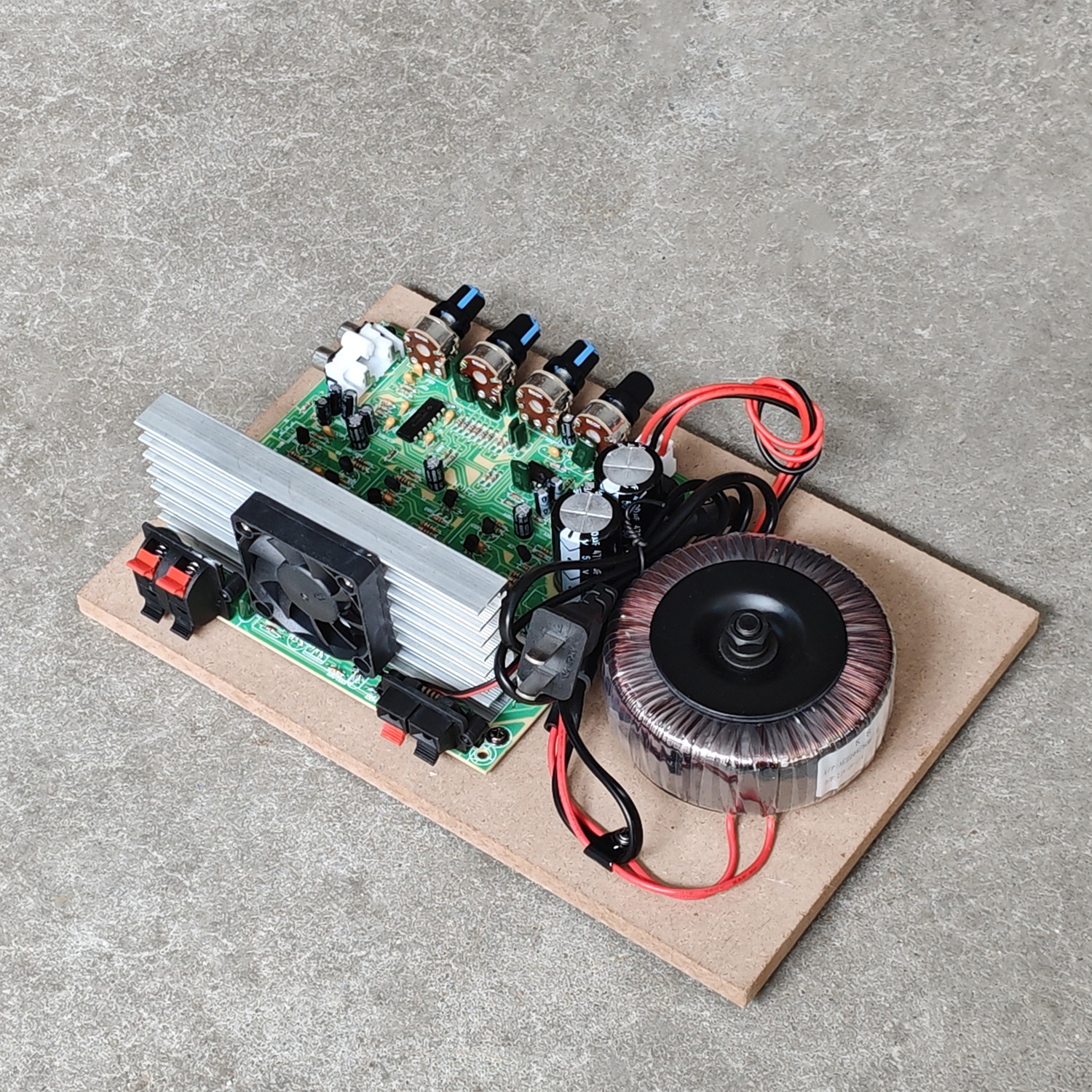 220V环牛智能风扇低音炮2+1C5200A1943大管大功率功放板三声道