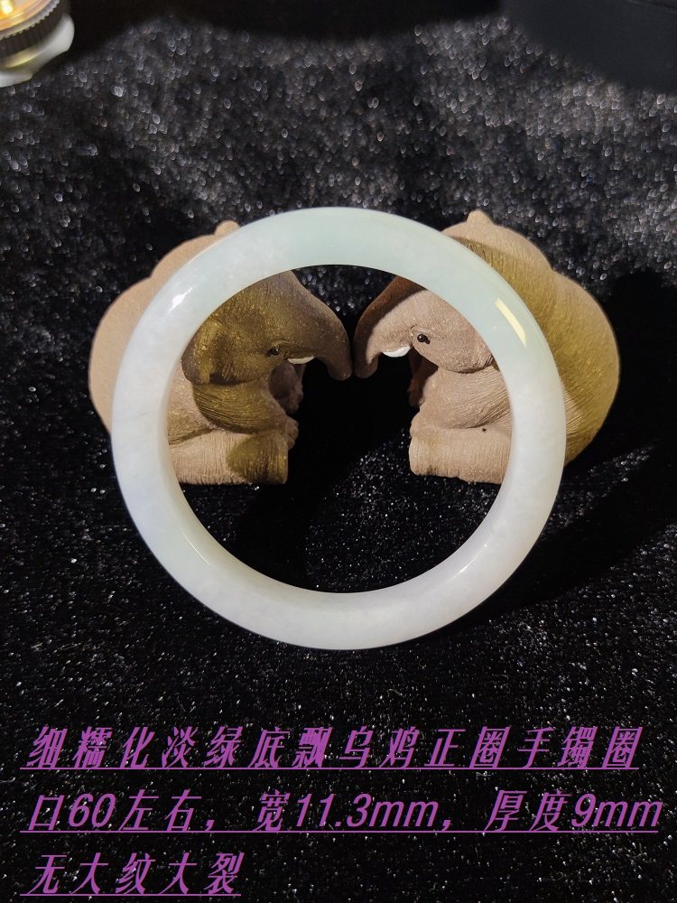 天然A货翡翠细糯淡绿底正圈手镯