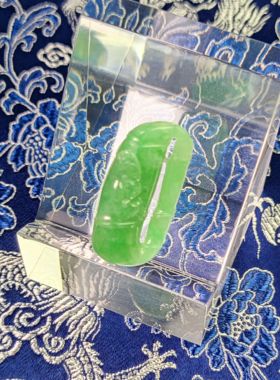 天然翡翠A货细糯化起冰满果绿色蝠纹竹节手工雕刻吊坠挂件带证书