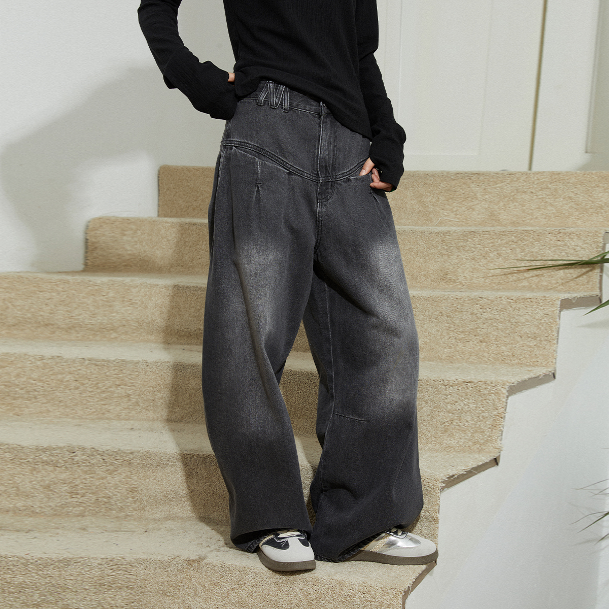 Mood Like Me 弯刀廓形弧形口袋设计黑色洗水牛仔裤2024春秋长裤