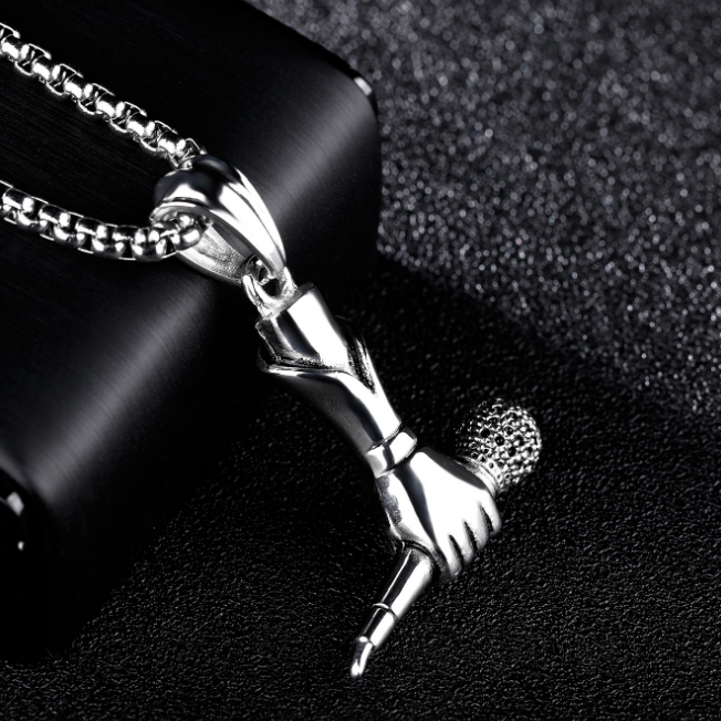 创意个性歌手音乐人麦克风项链男另类潮人霸气钛钢吊坠时尚好声音