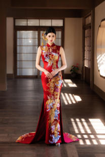 出租新中式红色旗袍敬酒服新娘订婚礼服龙凤褂秀禾服刺绣拖尾定制