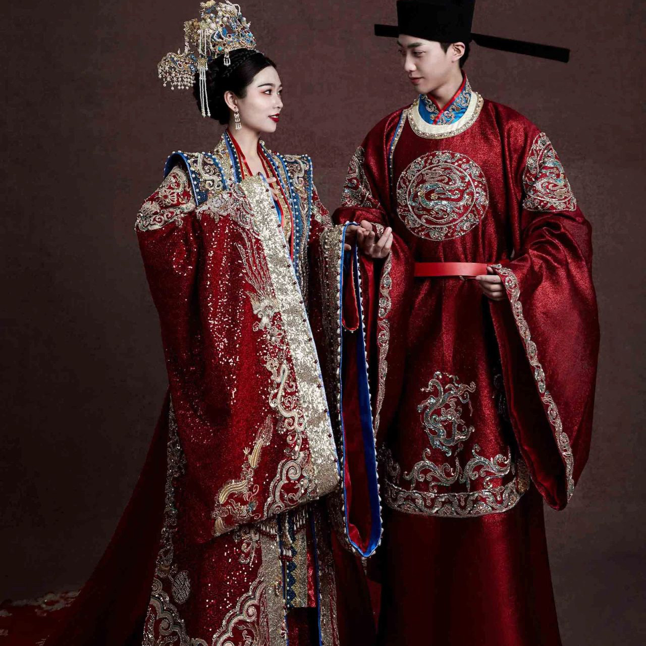 倒叙汉服婚服凤冠霞帔男女全套
