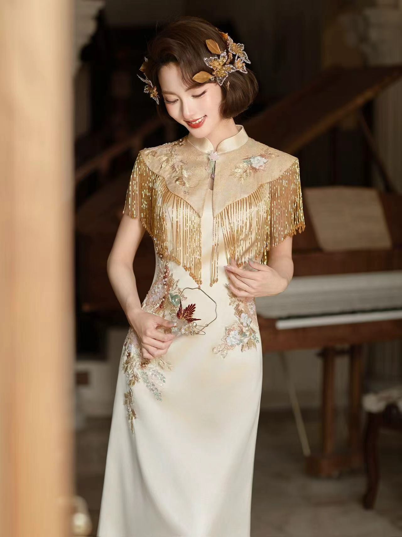 出租新中式金色旗袍敬酒服新娘订婚礼服龙凤褂秀禾服刺绣拖尾图片