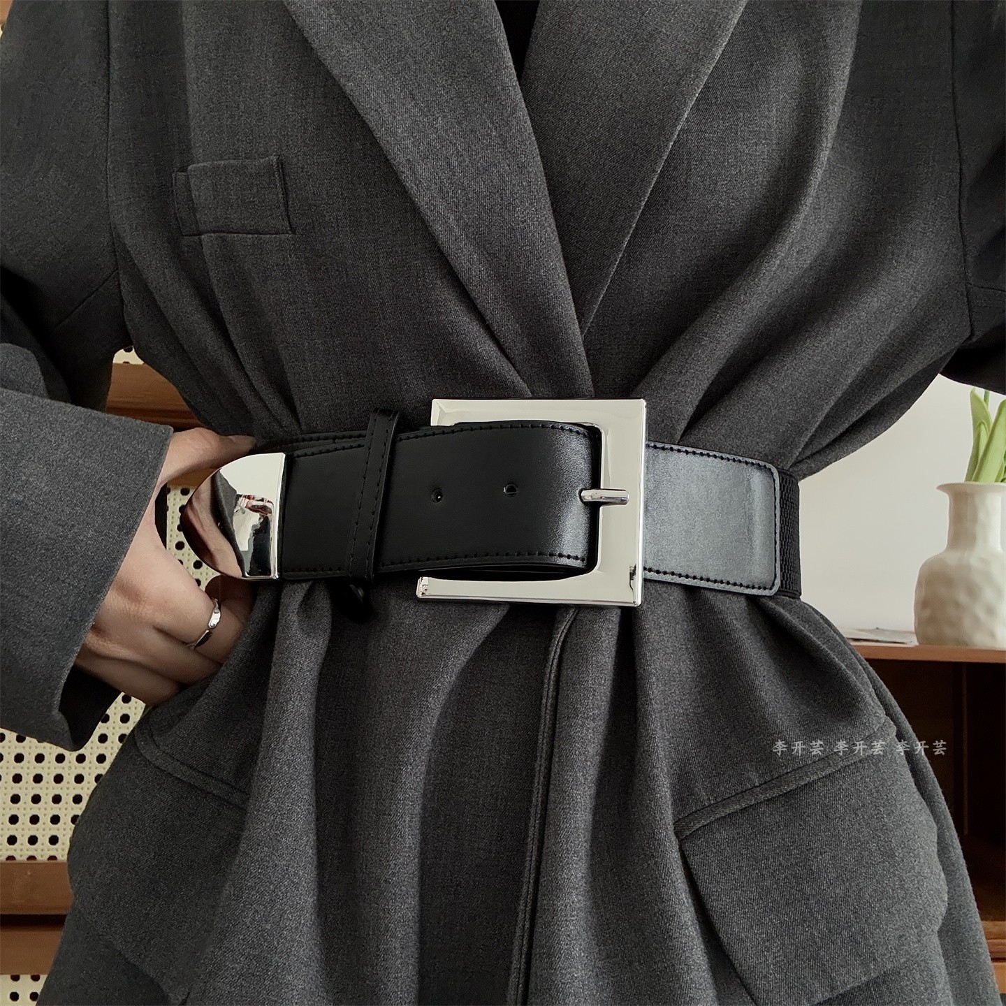 黑色高级感腰带百搭配西装