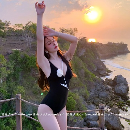 法式高级感深V小香风性感连体三角泳衣女 显瘦遮肚海岛度假游泳装