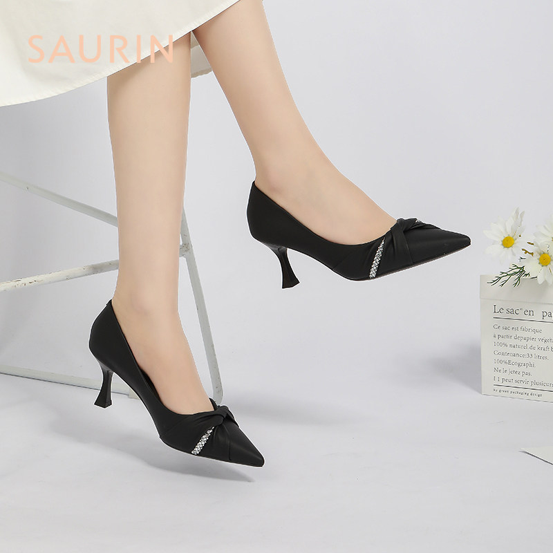 索兰女鞋2023春季新款法式优雅风细钻尖头高跟鞋浅口单鞋23at7118